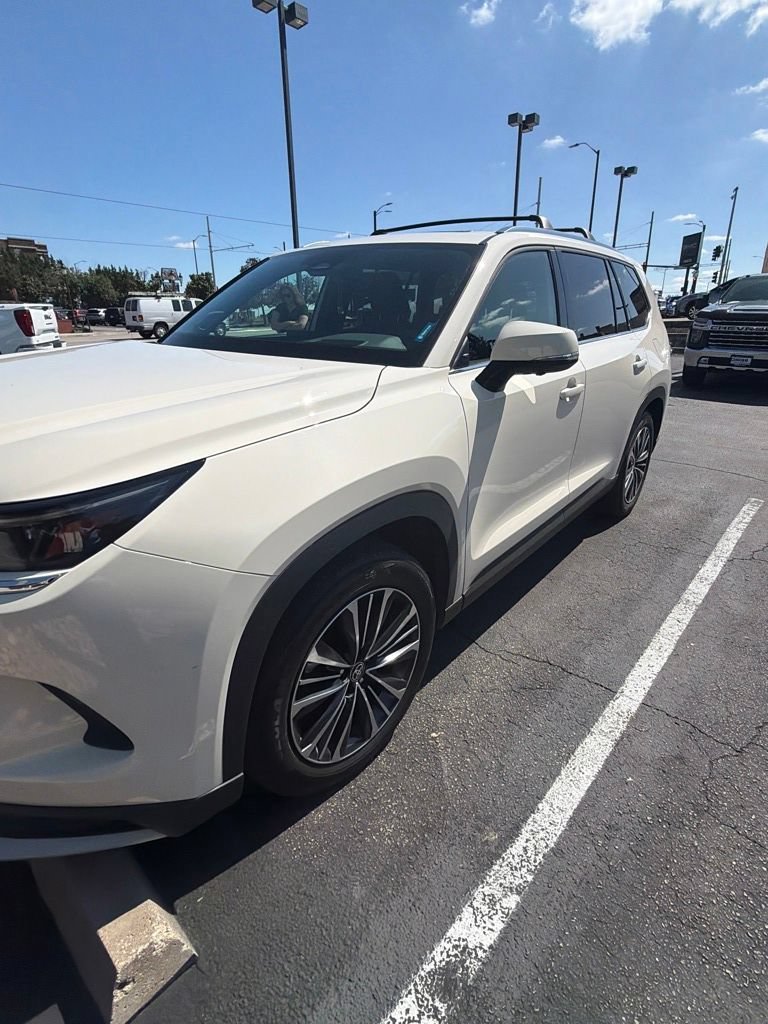 Used 2024 Off-white Toyota Hybrid Platinum MAX image 4