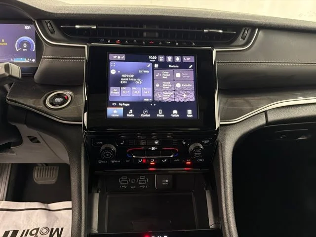 Used 2023 Black Jeep Altitude image 21