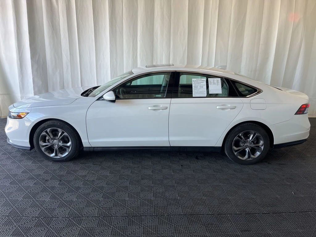 Used 2023 White Honda EX image 28