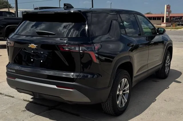 2027 Chevrolet Equinox LT - Photo 11