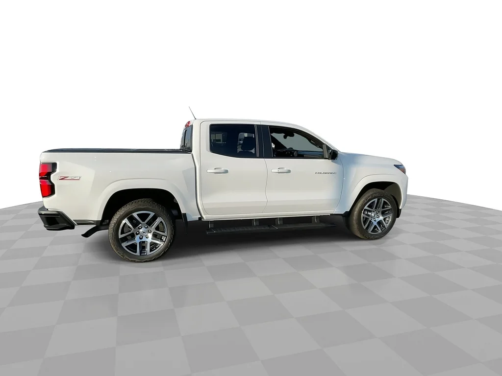 Used 2024 Summit White Chevrolet Z71 image 2