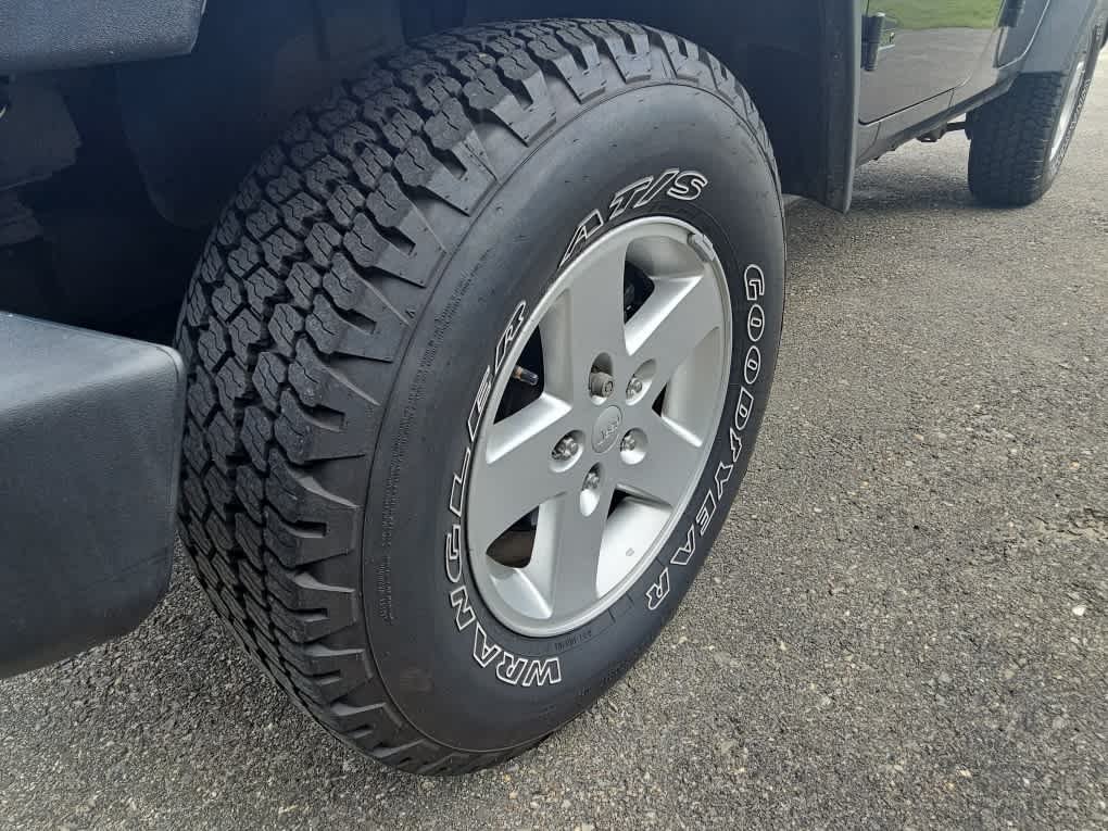 Used 2018 Granite Crystal Metallic Clearcoat Jeep Sport S image 10