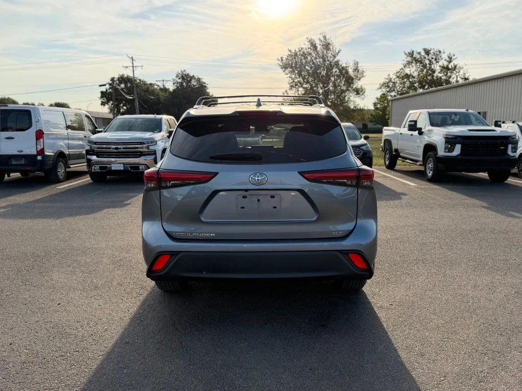 Certified Used 2020 Silver Toyota XLE image 5