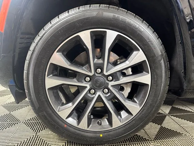 Used 2023 Diamond Black Jeep Overland image 10