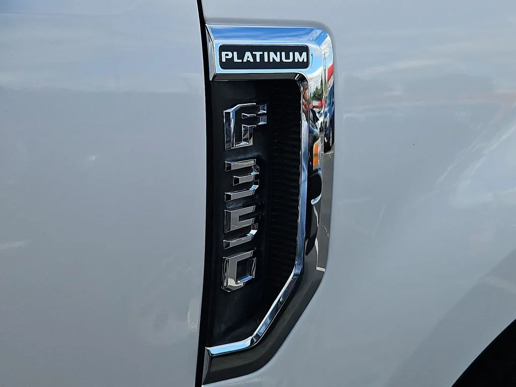 Used 2017 White Ford Platinum image 26
