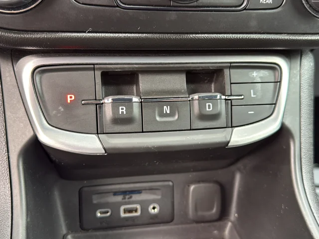 Used 2022 Blue GMC SLT image 35