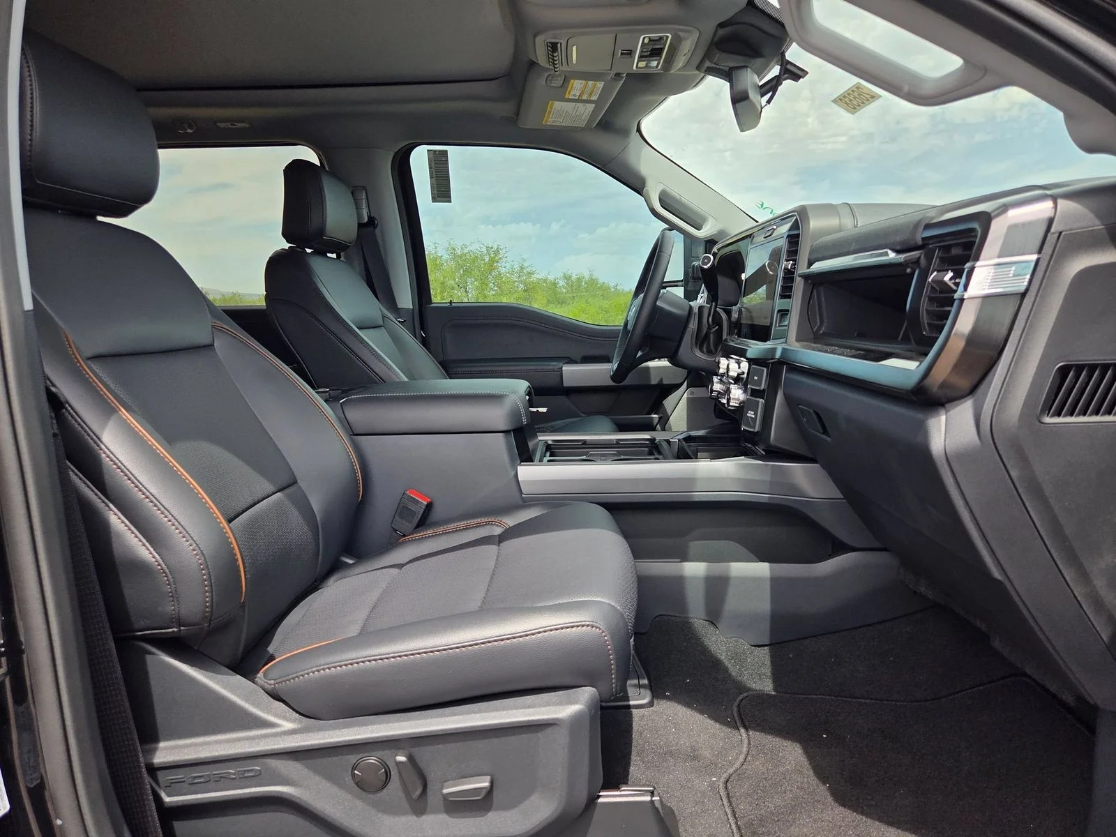 New 2026 Agate Black Metallic Ford F-250® Lariat® image 28
