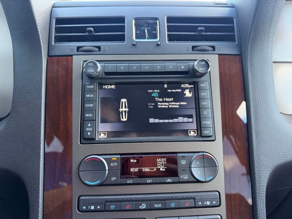 Used 2014 White Lincoln Base image 13