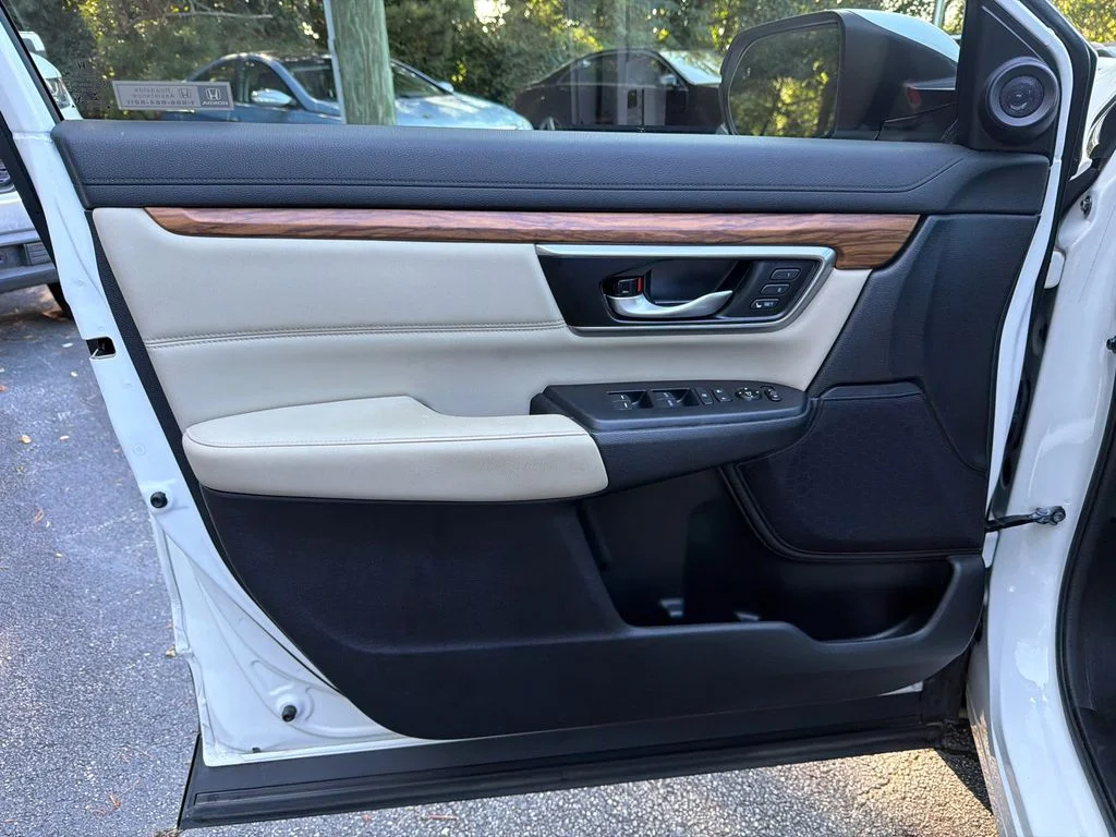 Used 2019  Honda Touring image 10
