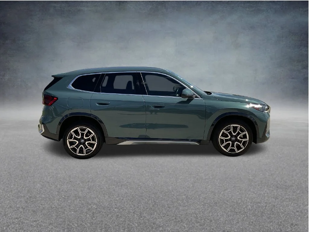 Used 2025 Green BMW xDrive28i image 8