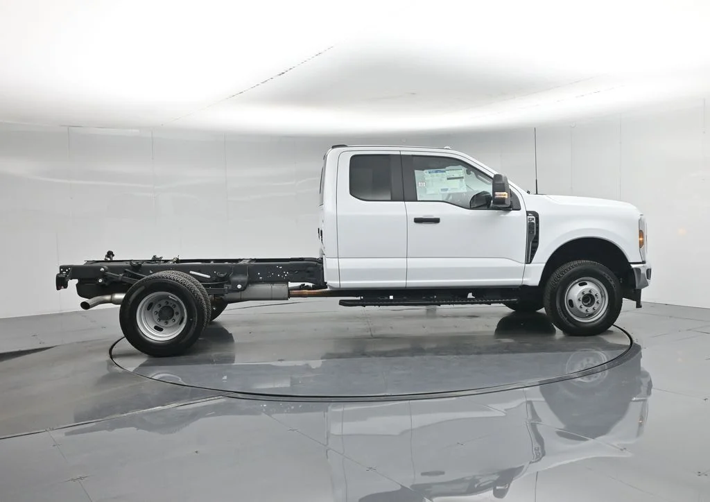 New 2026 Oxford White Ford XL image 22