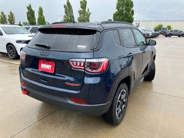 New 2026 Fathom Blue Pearl-Coat Exterior Paint Jeep Trailhawk image 7
