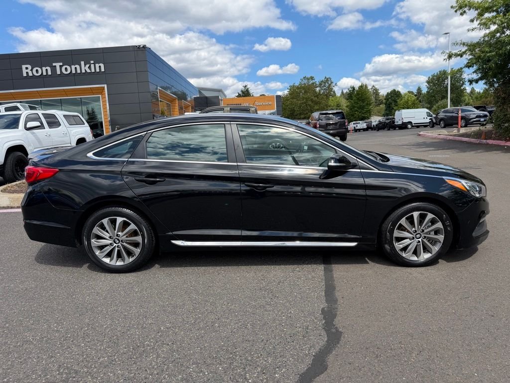 Used 2015 Black Hyundai Sport image 8