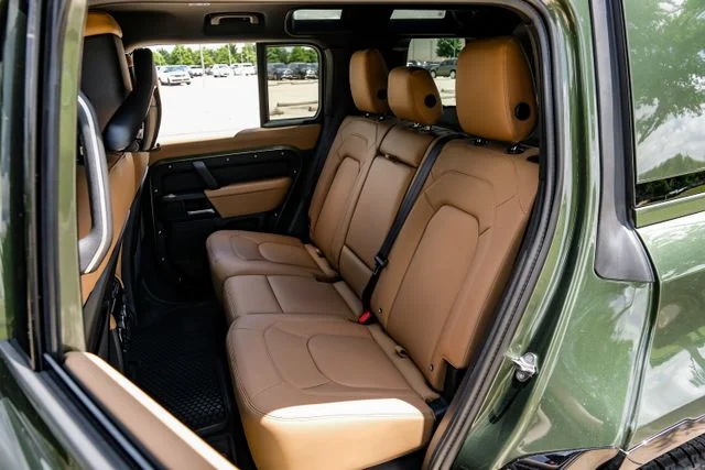 New 2026 Woolstone Green Land Rover X-Dynamic SE image 51