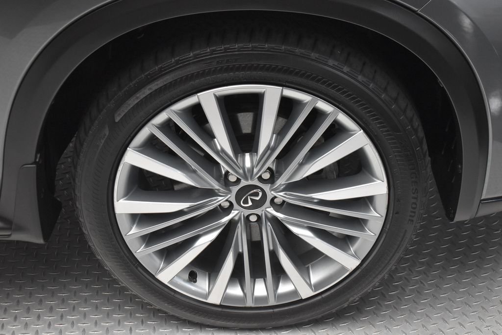 Used 2023 Gray INFINITI Autograph image 40