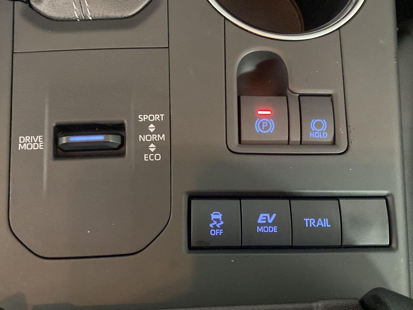 Used 2022 Pearl Toyota XLE image 18