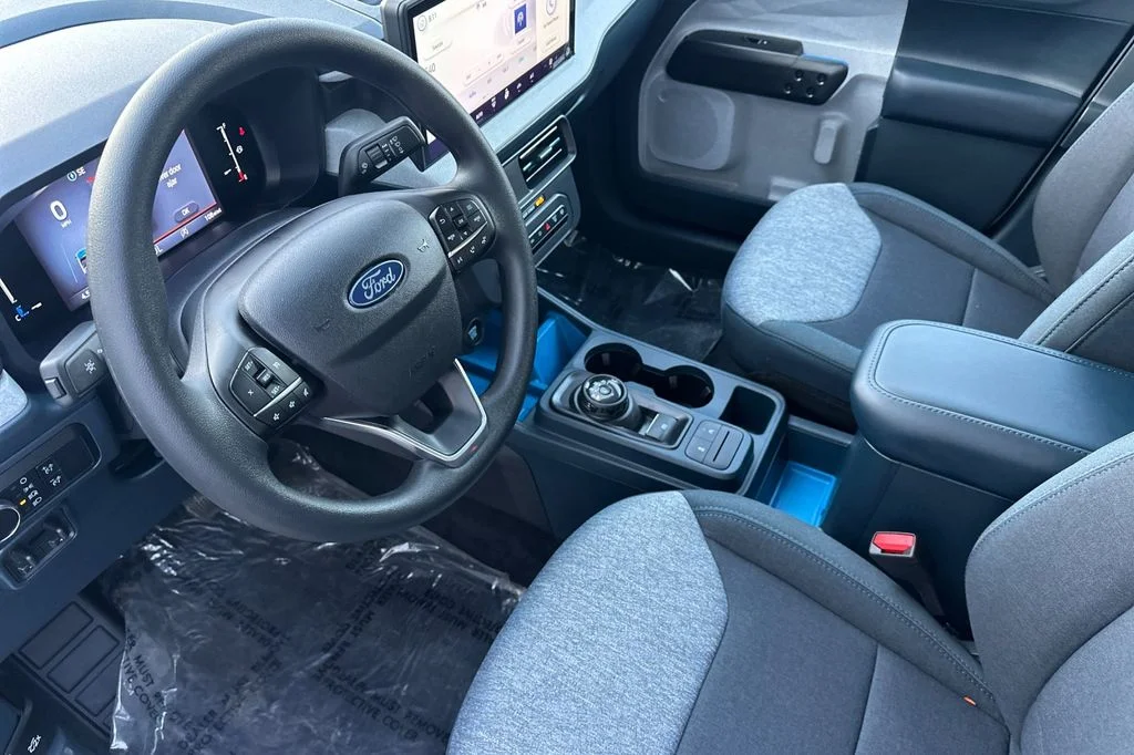 New 2025 Oxford White Ford XLT image 10