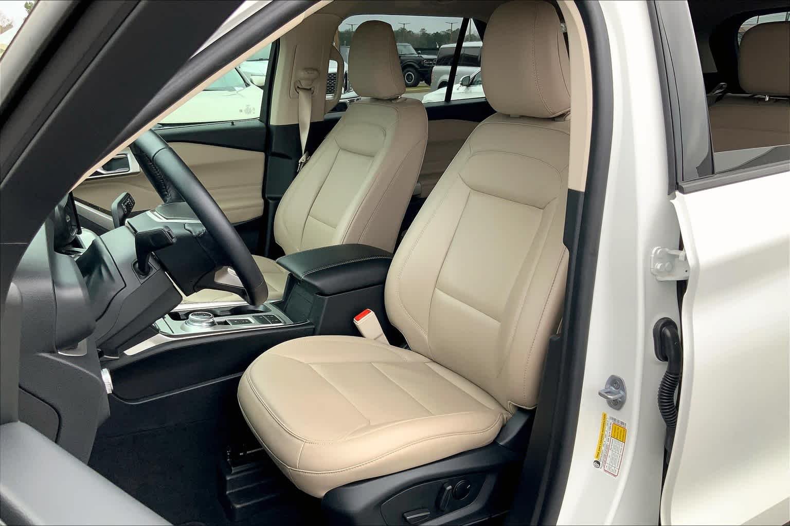 Pre-Owned 2022 Ford Explorer XLT