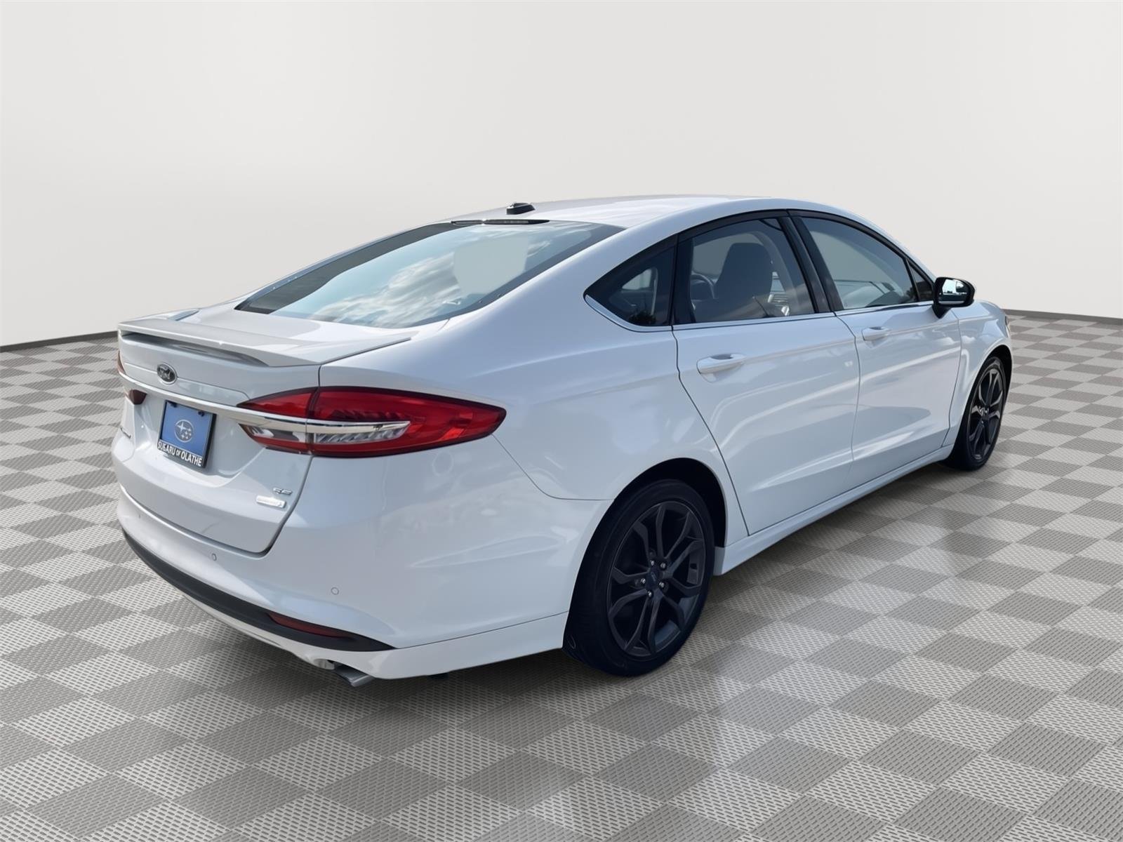Used 2018 Oxford White Ford SE image 14