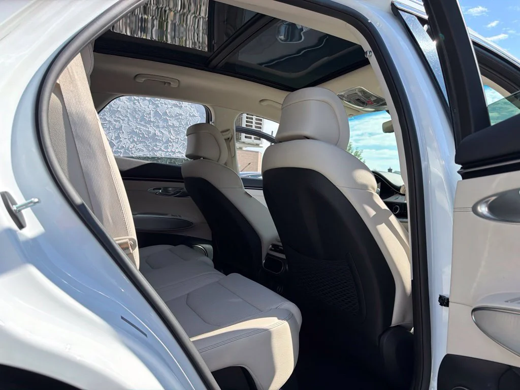 Used 2024 White Genesis 2.5T image 20
