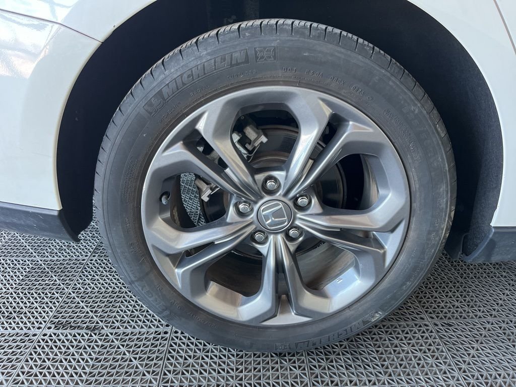 Used 2023 White Honda EX image 27