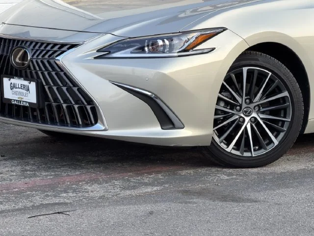 2025 Lexus ES 350 - Photo 7