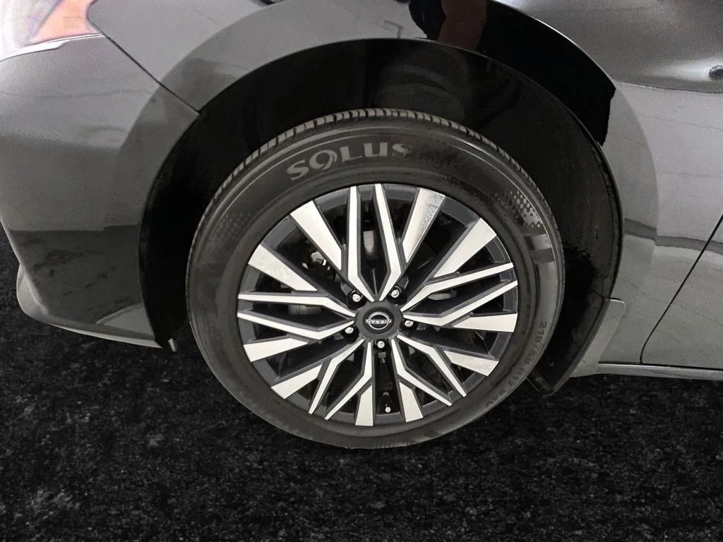 Used 2024 Black Nissan 2.5 SV image 27