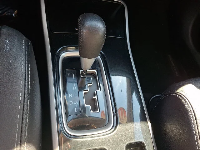 Used 2017 Silver Mitsubishi SEL image 16