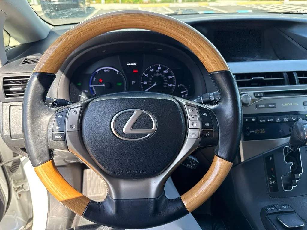 Used 2014 White Lexus 450h image 9