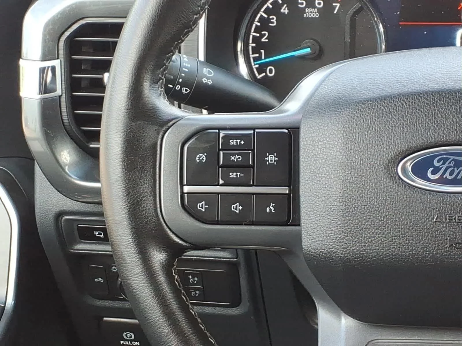 Used 2023 Oxford White Ford XLT image 21
