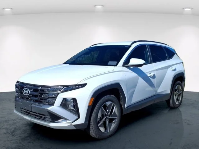 Used 2025 White Hyundai SEL image 2