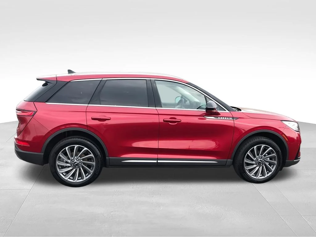 Used 2024 Red Lincoln Reserve image 11