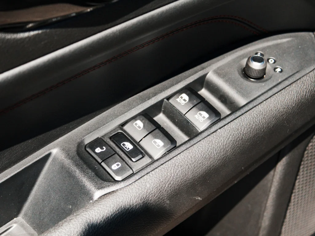 Used 2024  Jeep Trailhawk image 9