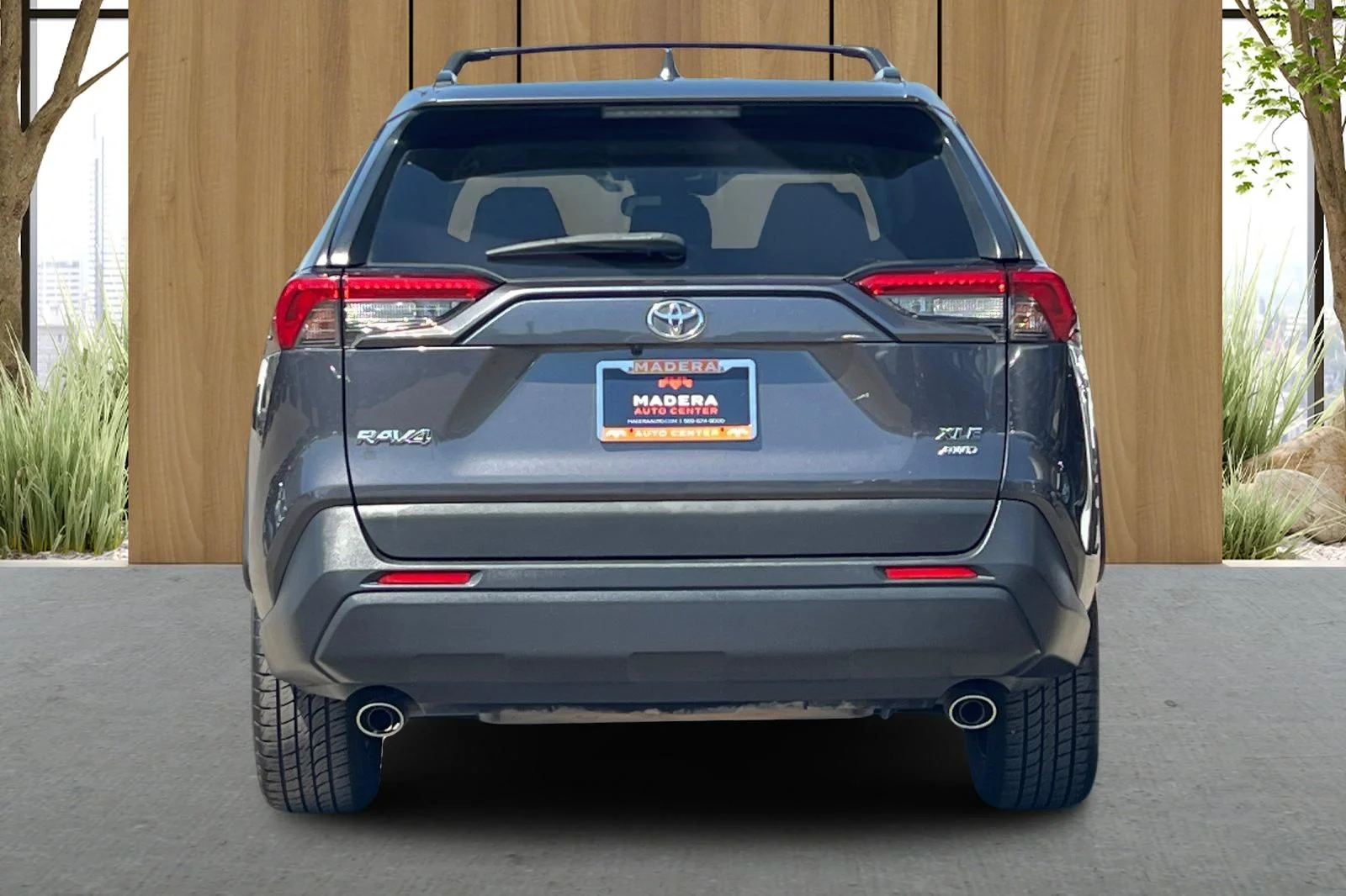 Used 2020 Gray Toyota XLE Premium image 5