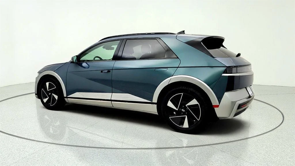 Used 2025 Digital Teal Hyundai Limited RWD image 7
