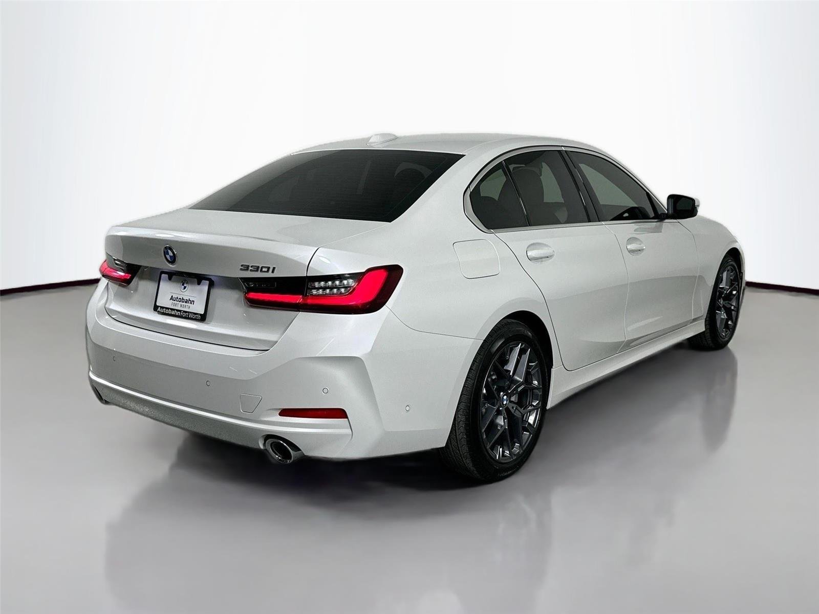 2025 BMW 3 Series 330i - Photo 8