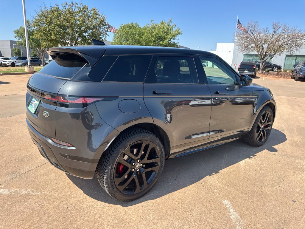 Used 2023  Land Rover R-Dynamic SE image 3