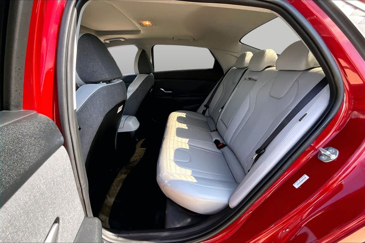2025 Hyundai Elantra Limited - Photo 21
