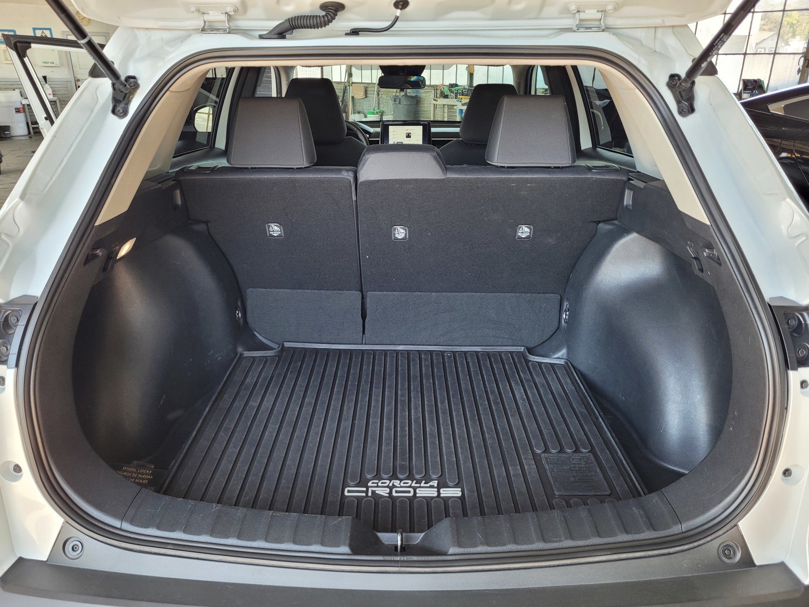 Used 2024 Wind Chill Pearl Toyota LE image 19