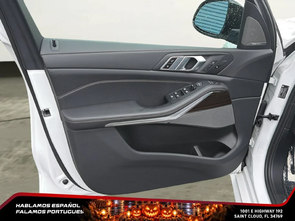 Used 2024  BMW xDrive40i image 10