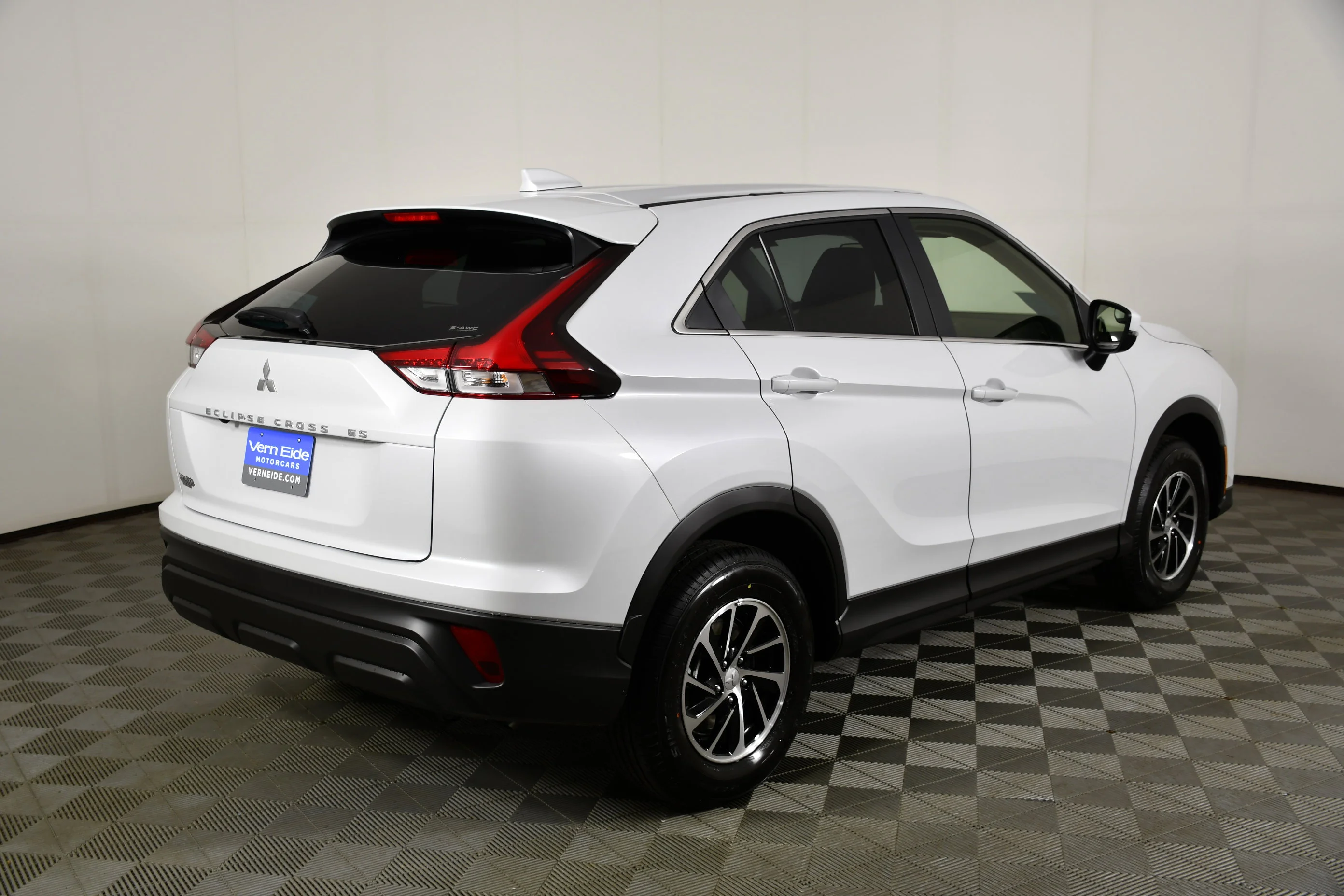 New 2026 White Diamond Mitsubishi ES image 6