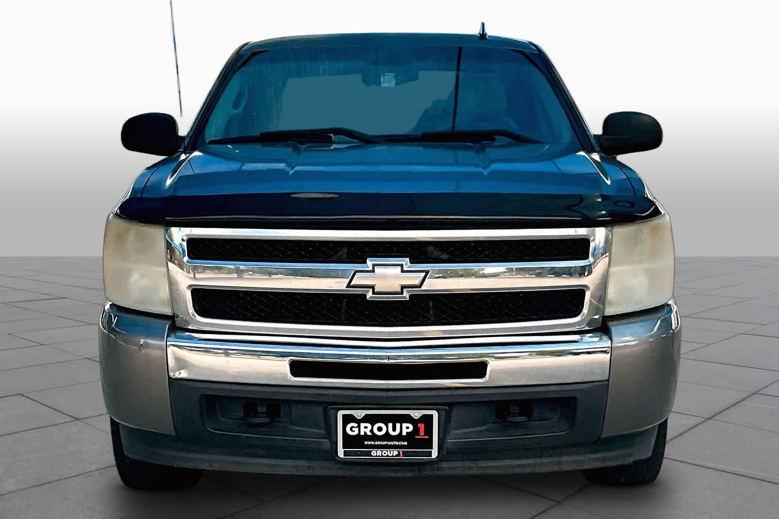 Used 2009 Graystone Metallic Chevrolet LT image 3