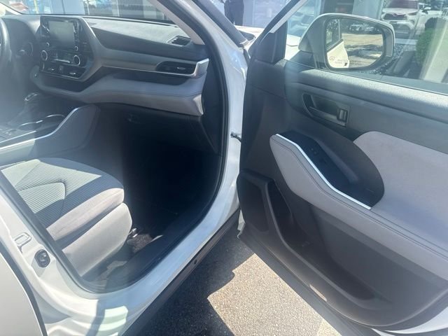 Used 2021 White Toyota LE image 12