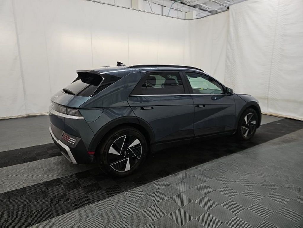 Used 2025 Green Hyundai SEL image 4