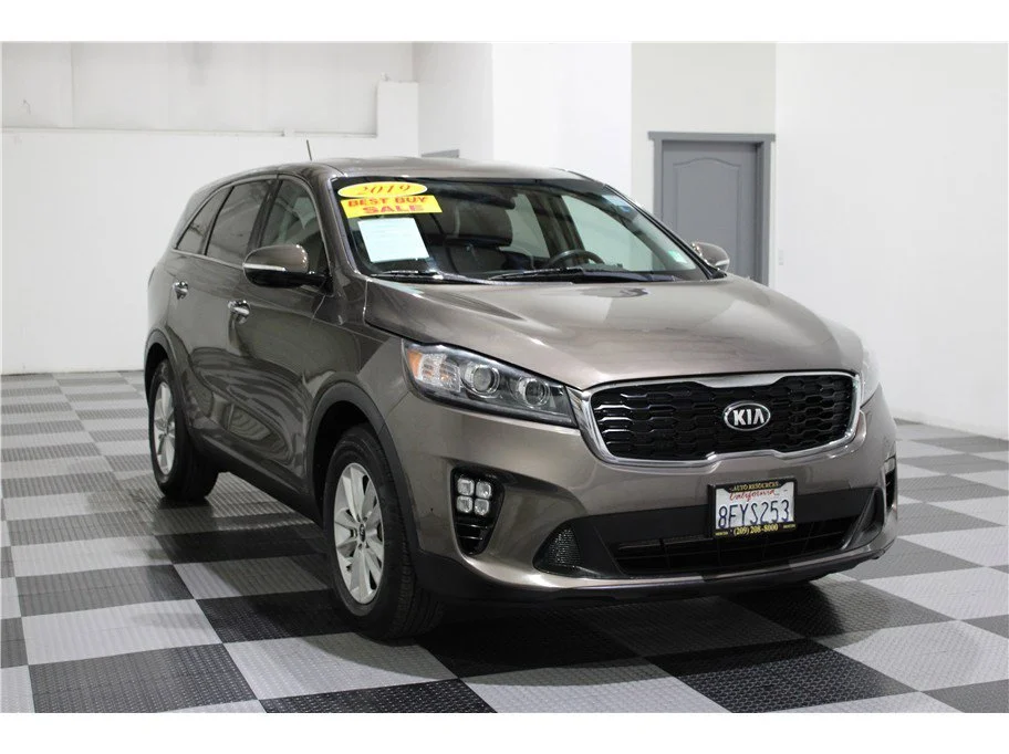 Used 2019 Dragon Brown Kia LX image 3