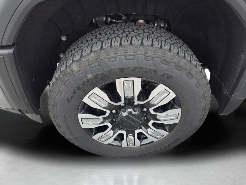 Used 2025 Sterling Metallic GMC 4WD CREW CAB 159" DENALI image 9