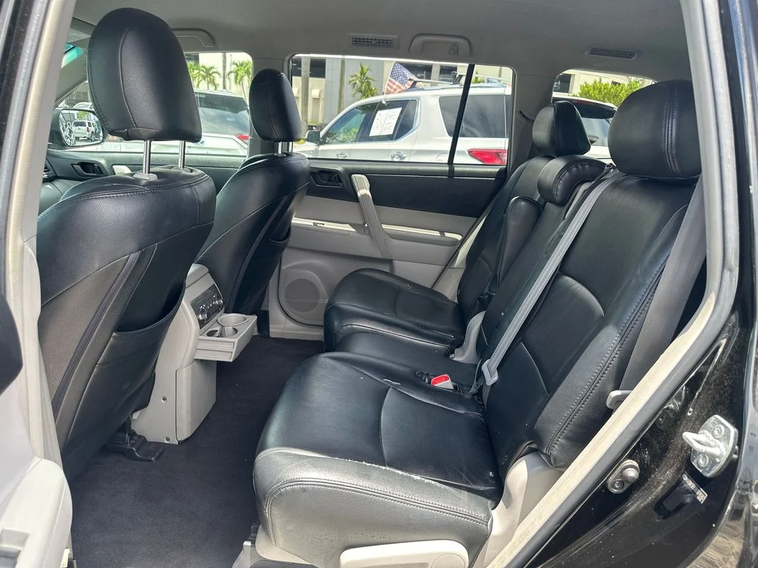 Used 2011  Toyota Base V6 image 25