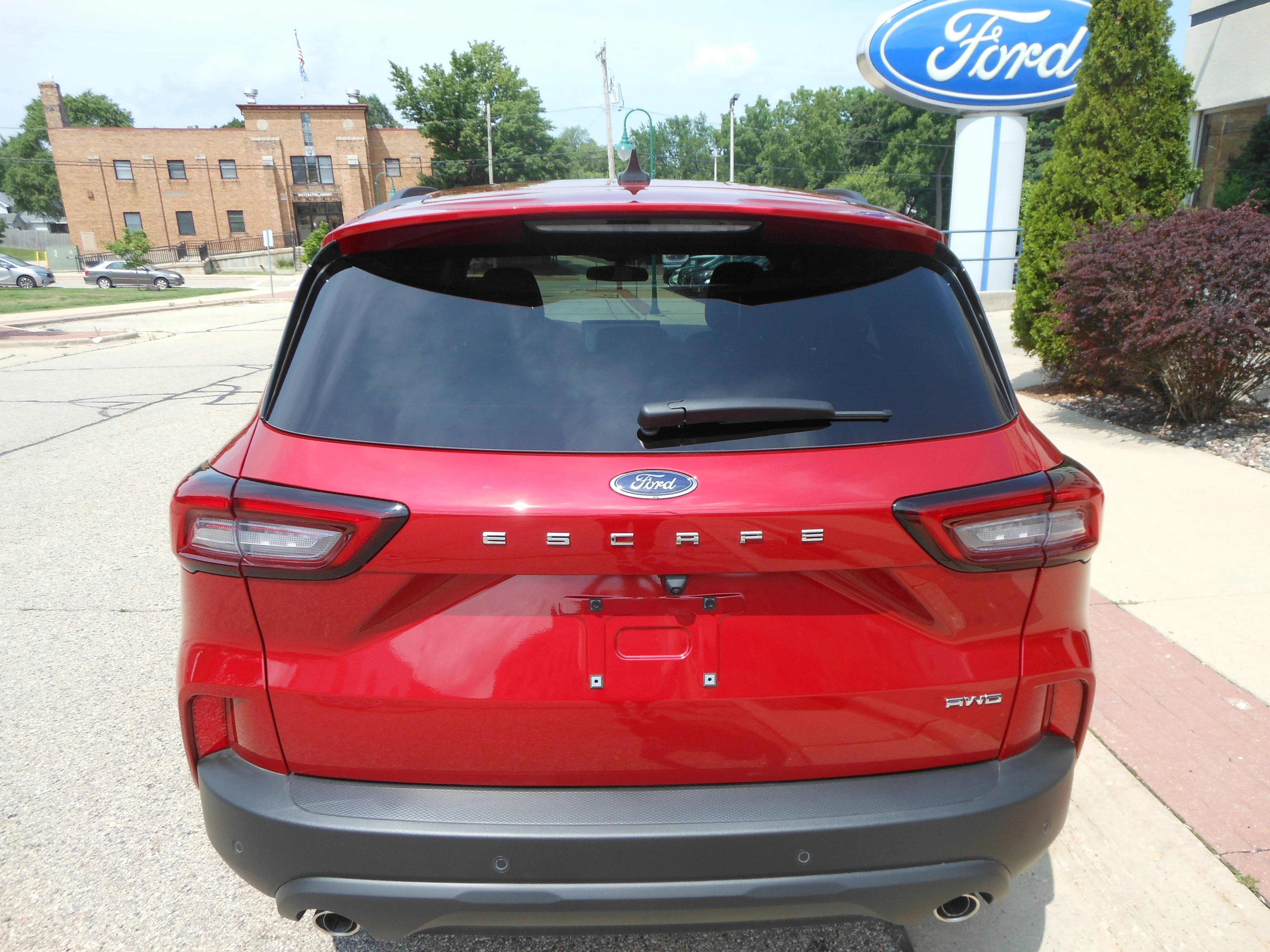 New 2025 Rapid Red Metallic Tinted Clearcoat Ford ST-Line image 4