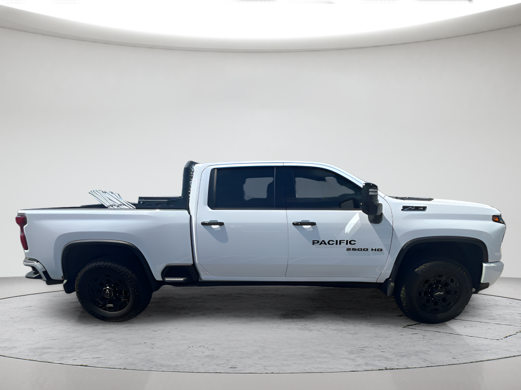 Used 2024 Summit White Chevrolet LTZ image 4