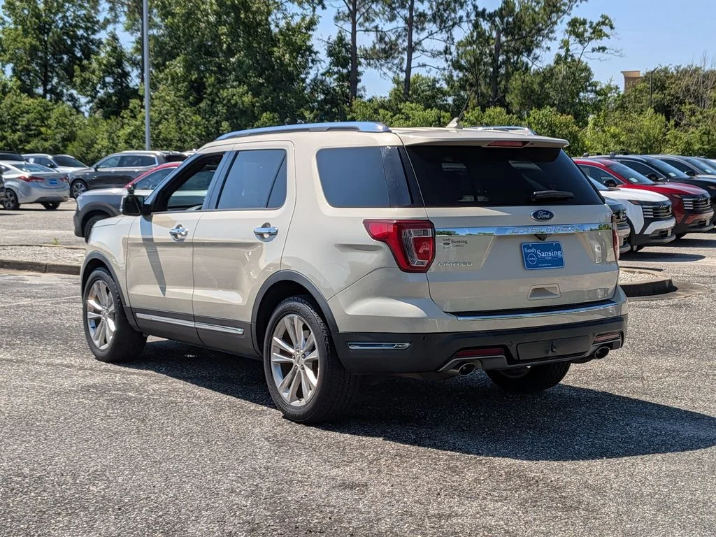 Used 2018 Silver Ford Limited image 3